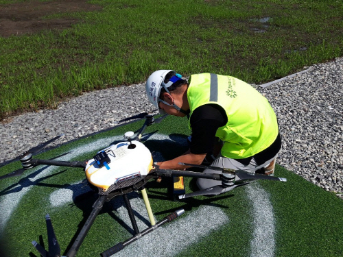 경남 진주시는 드론을 활용한 스마트행정 준비를 위해 올해 처음 시행한 드론 활용 업무 담당자 국가자격증 취득사업에서 지원자 13명 모두 국가자격증을 취득했다고 밝혔다./사진=진주시